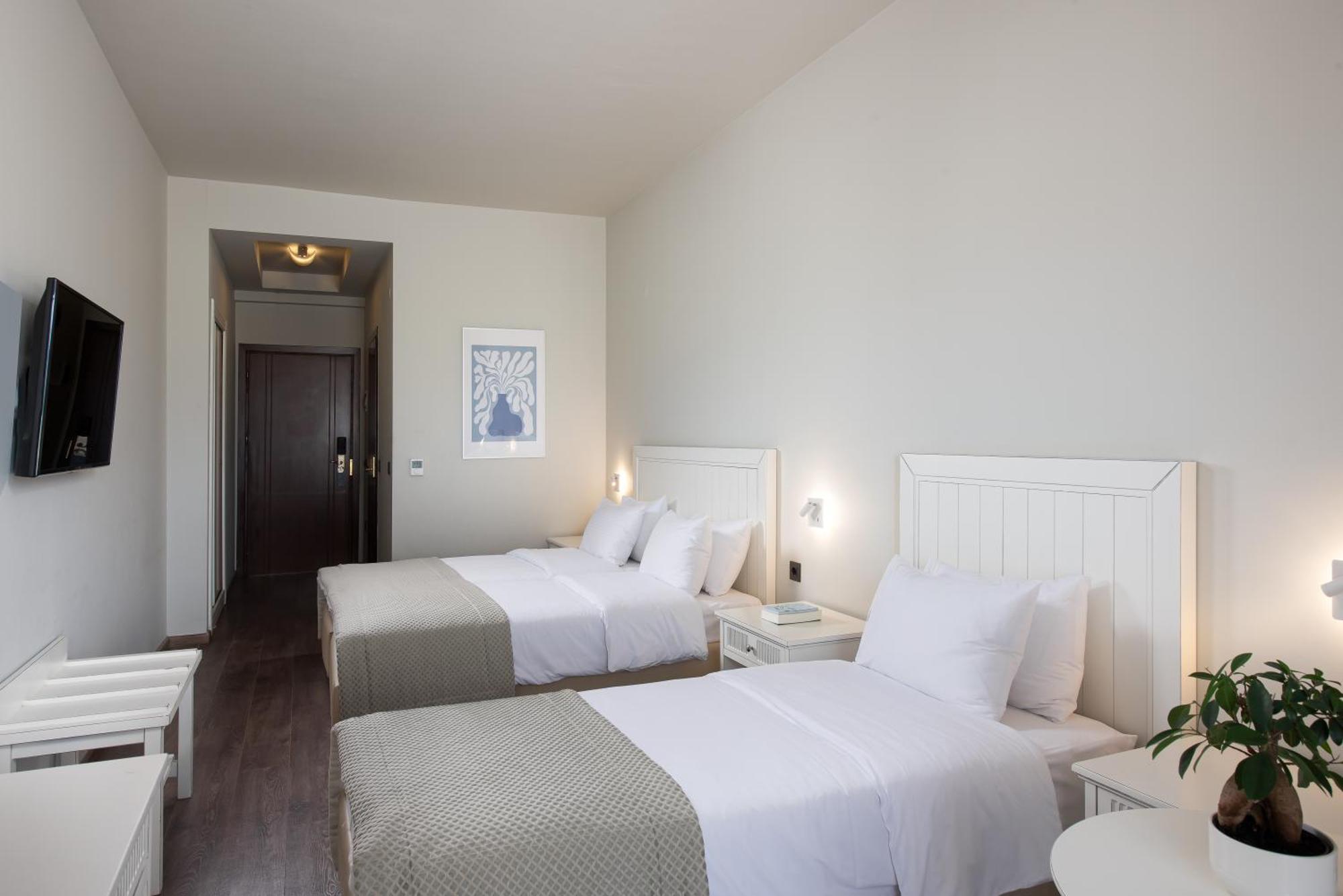 Heaven Thessaloniki Airport 4*