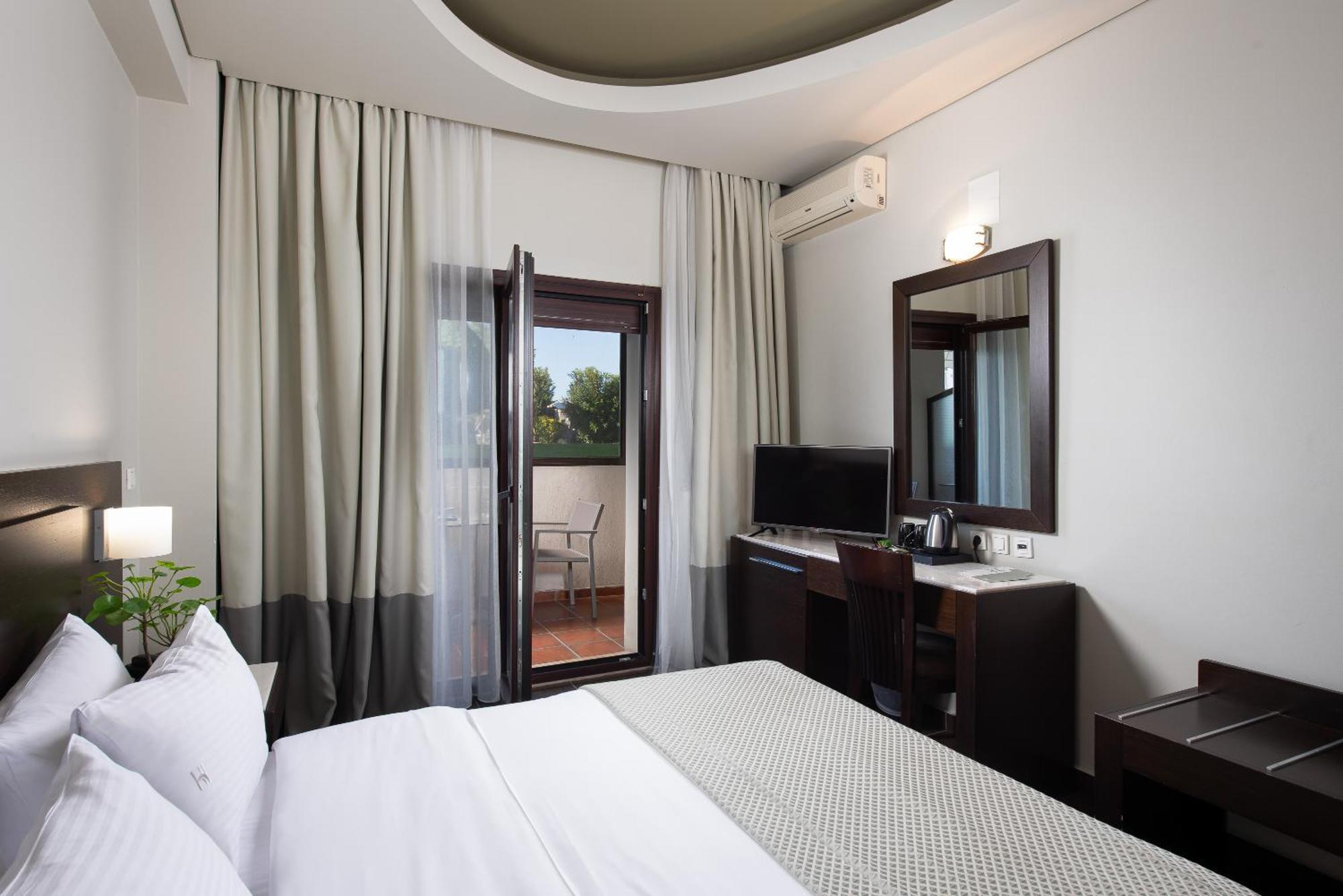 Heaven Thessaloniki Airport Hotel 4*